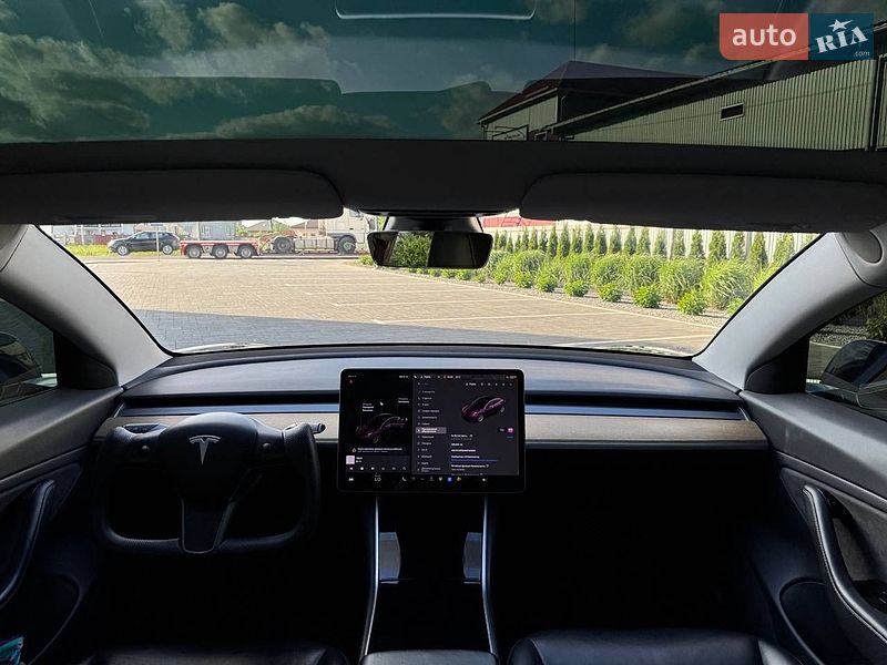 Седан Tesla Model 3 2018 в Луцке