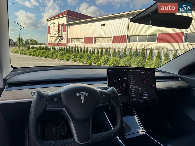 Седан Tesla Model 3 2018 в Луцке