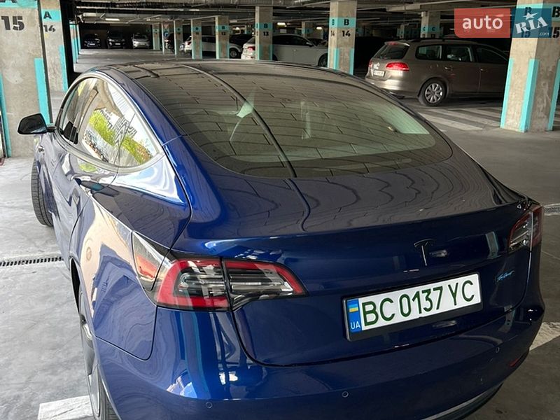 Седан Tesla Model 3 2019 в Львове
