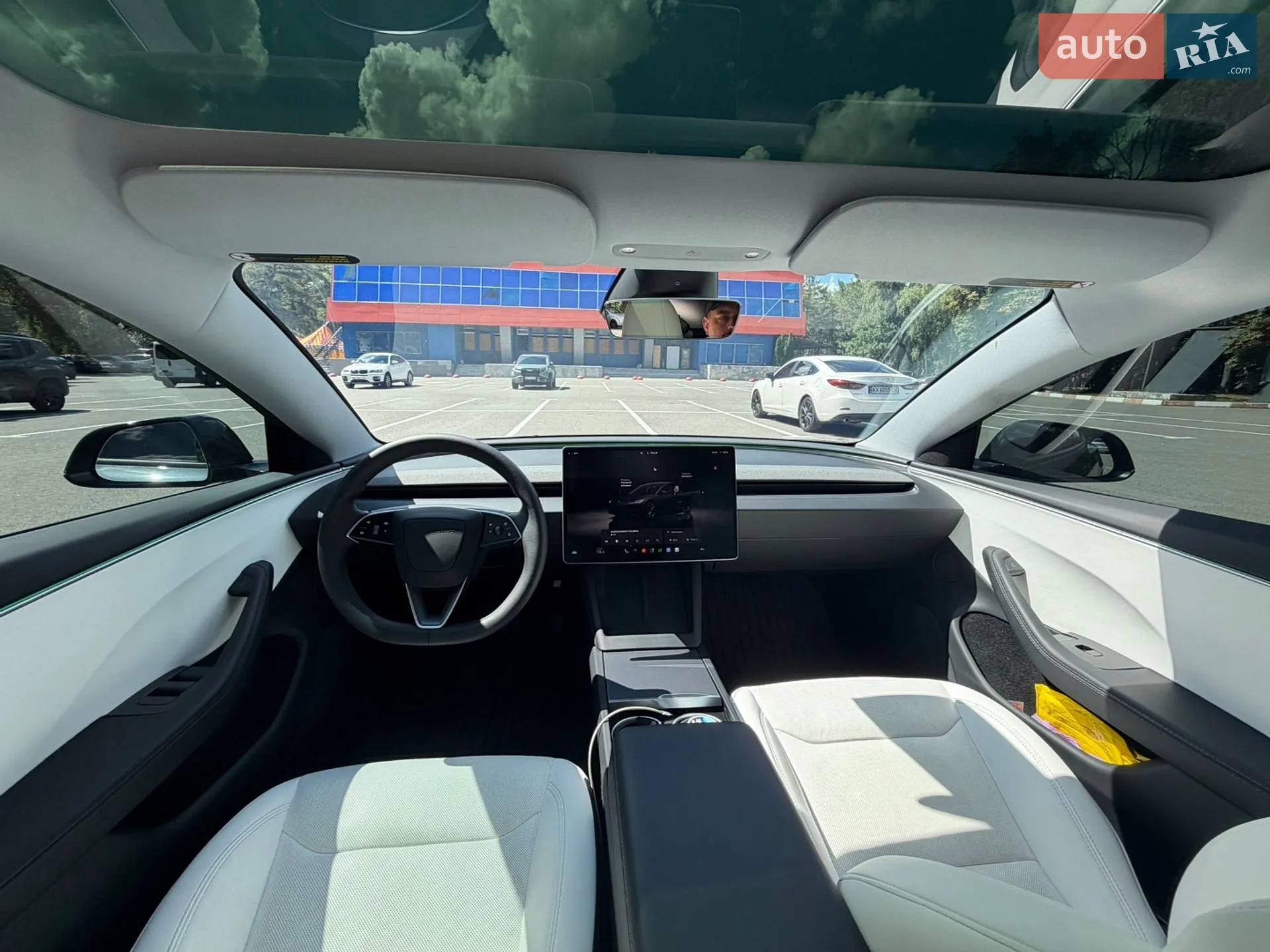 2025 Tesla Model 3 - мініатюра 11
