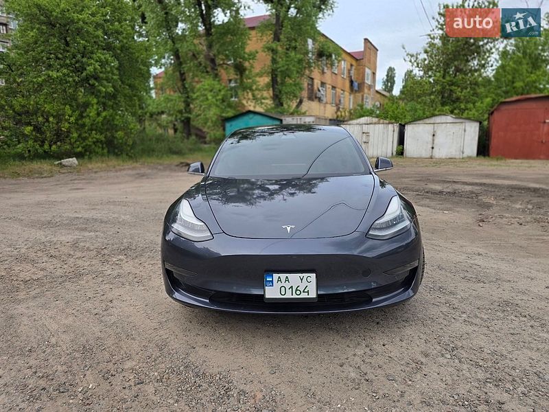 Tesla Model 3 2020