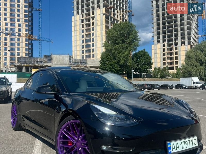 Седан Tesla Model 3 2022 в Киеве