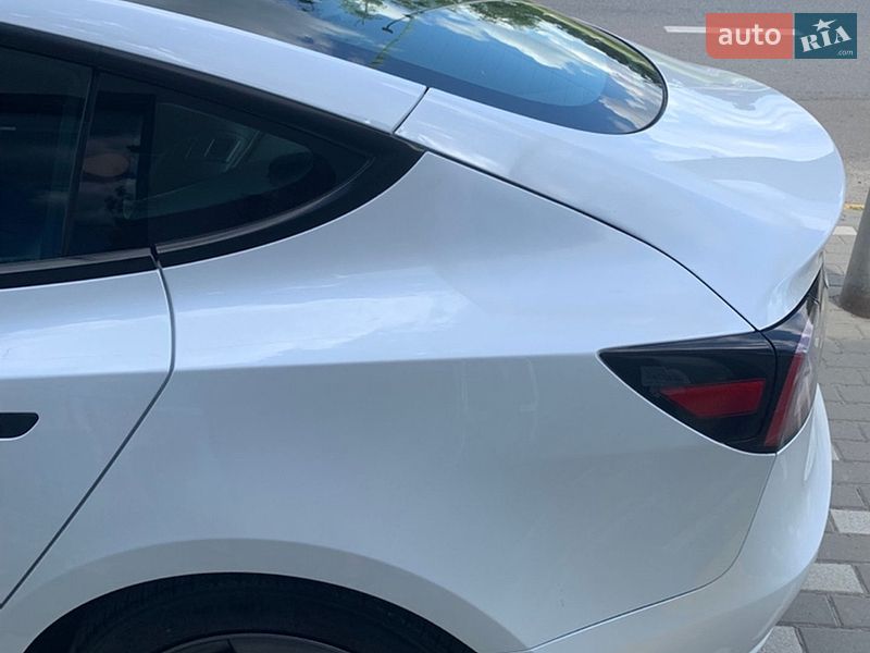 Седан Tesla Model 3 2022 в Буче