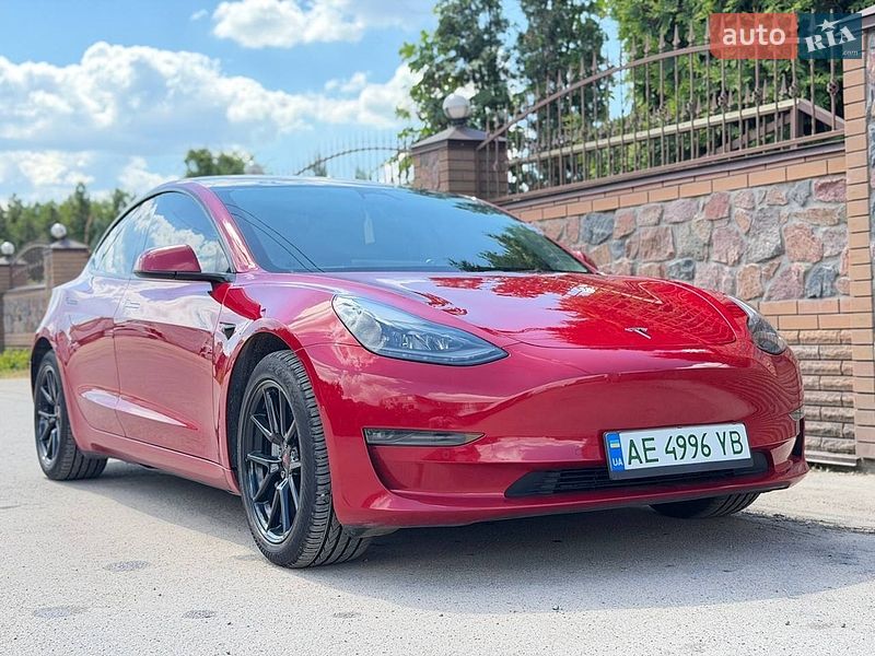 Седан Tesla Model 3 2022 в Киеве