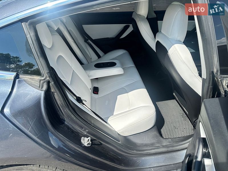 Седан Tesla Model 3 2018 в Николаеве