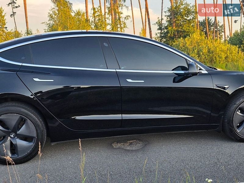 Седан Tesla Model 3 2018 в Житомире