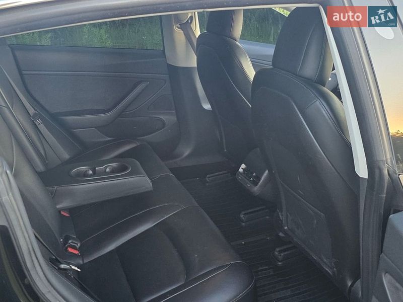Седан Tesla Model 3 2018 в Житомире