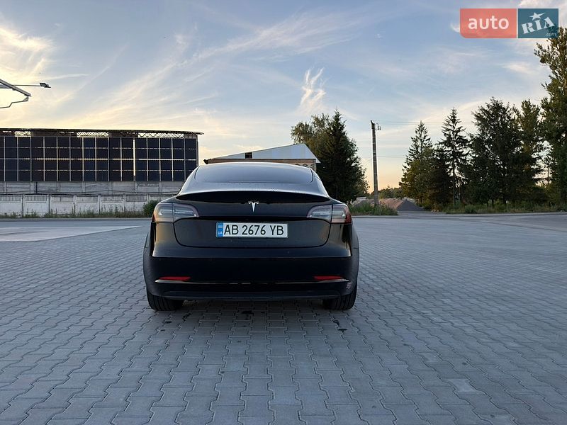 Седан Tesla Model 3 2022 в Виннице