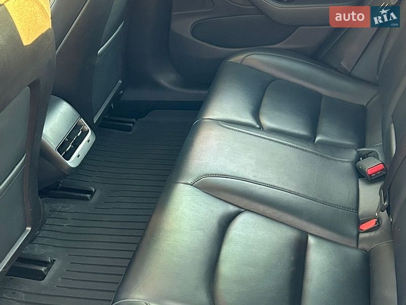 Седан Tesla Model 3 2019 в Коростишеві