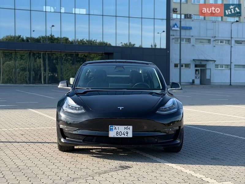 Седан Tesla Model 3 2018 в Львове
