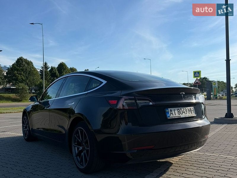 Седан Tesla Model 3 2018 в Львове