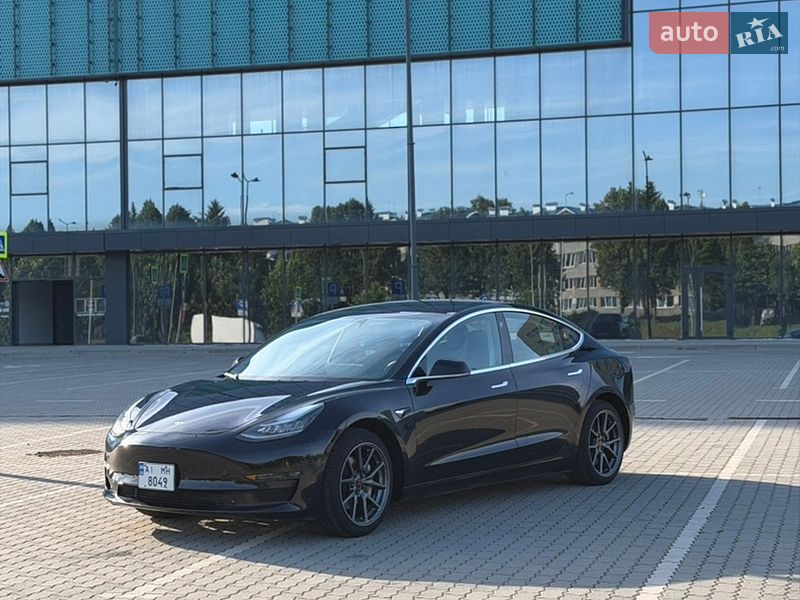 Седан Tesla Model 3 2018 в Львове