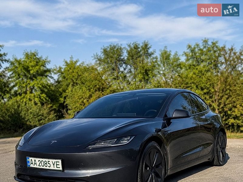 Tesla Model 3 2024