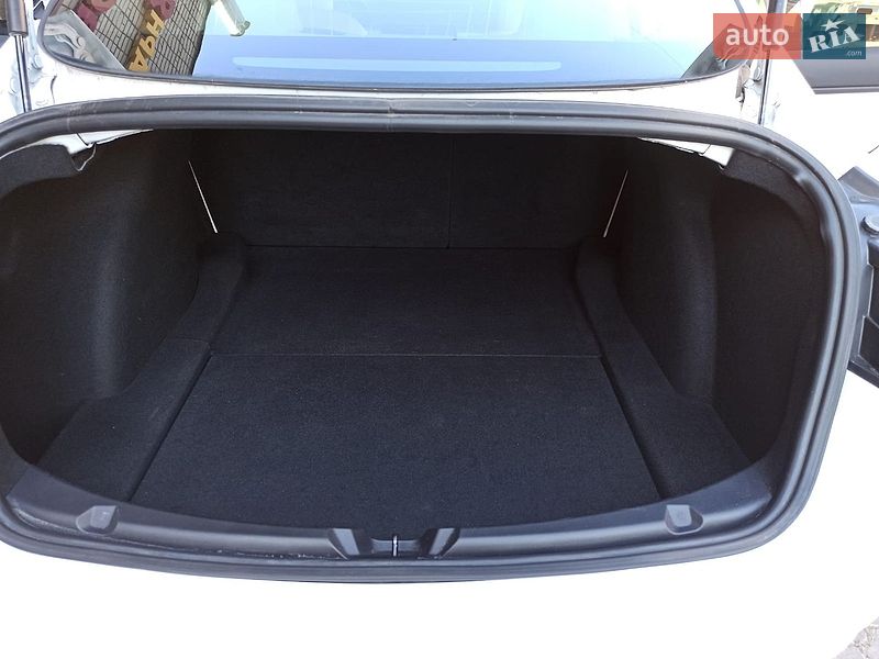 Позашляховик / Кросовер Tesla Model 3 2019 в Дніпрі