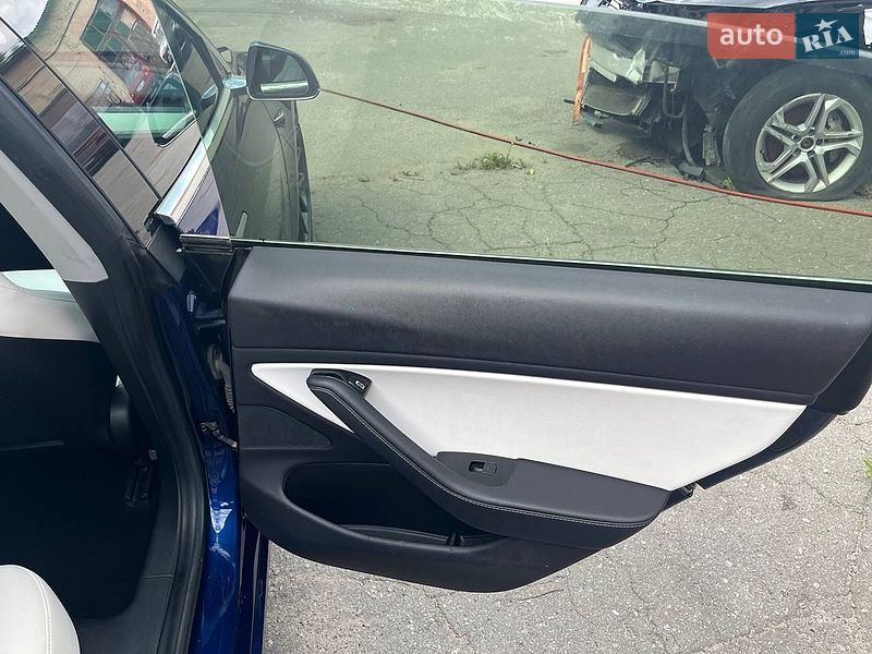Седан Tesla Model 3 2019 в Києві