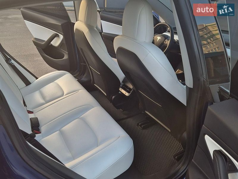 Седан Tesla Model 3 2019 в Києві