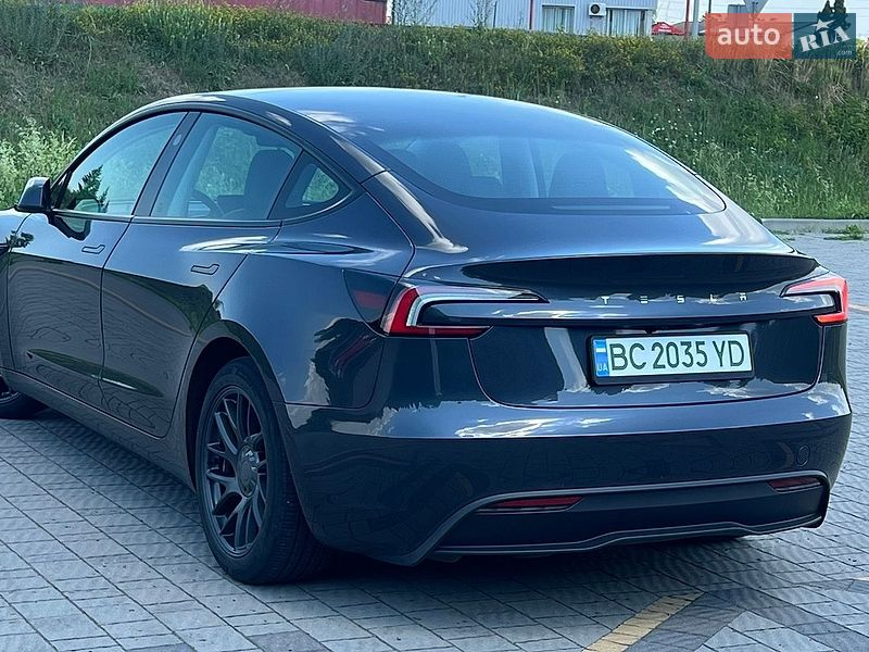 Седан Tesla Model 3 2024 в Стрые