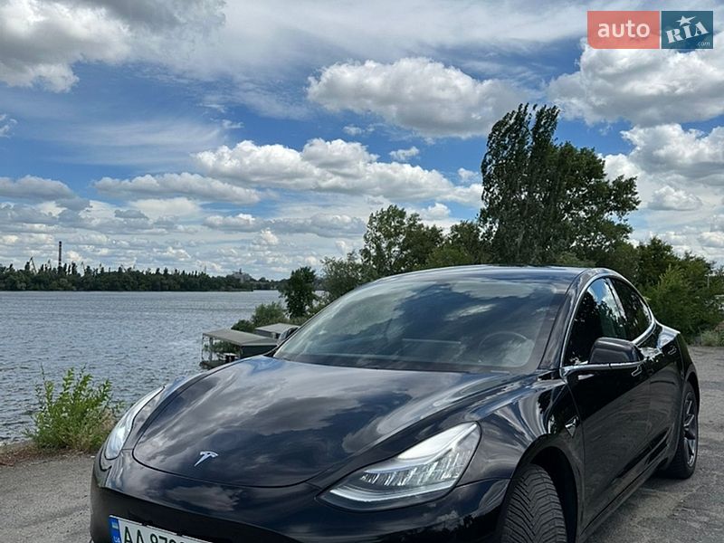 Седан Tesla Model 3 2019 в Днепре