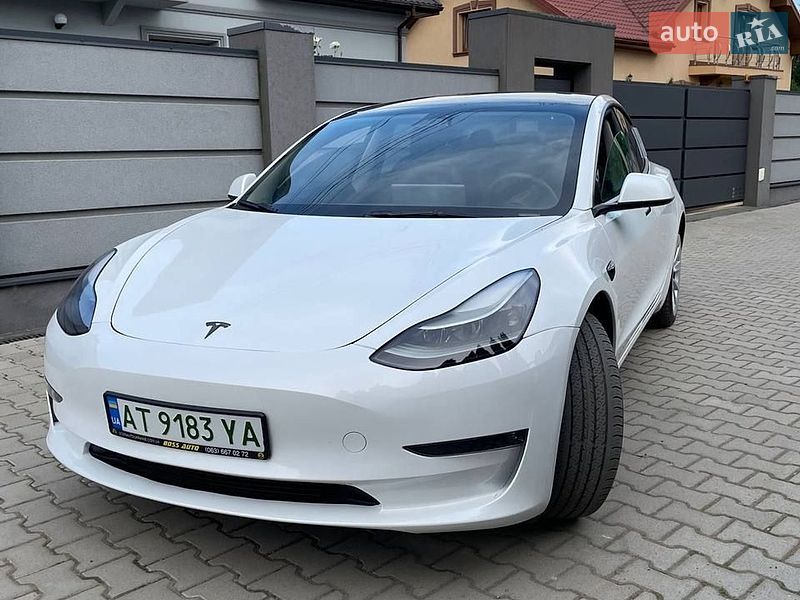 Седан Tesla Model 3 2023 в Калуше