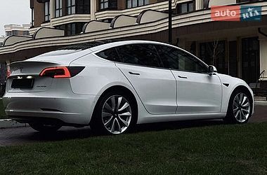 Седан Tesla Model 3 2018 в Львове