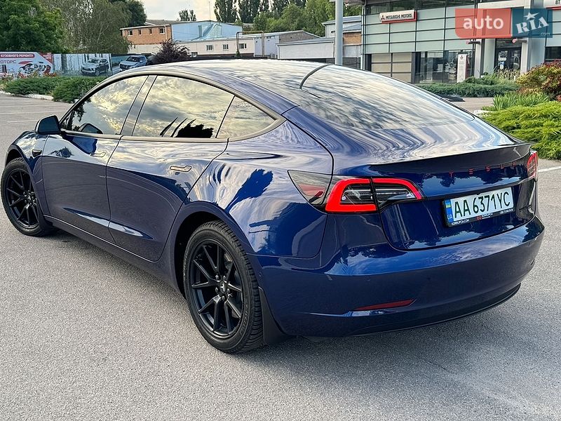 Седан Tesla Model 3 2022 в Кропивницком
