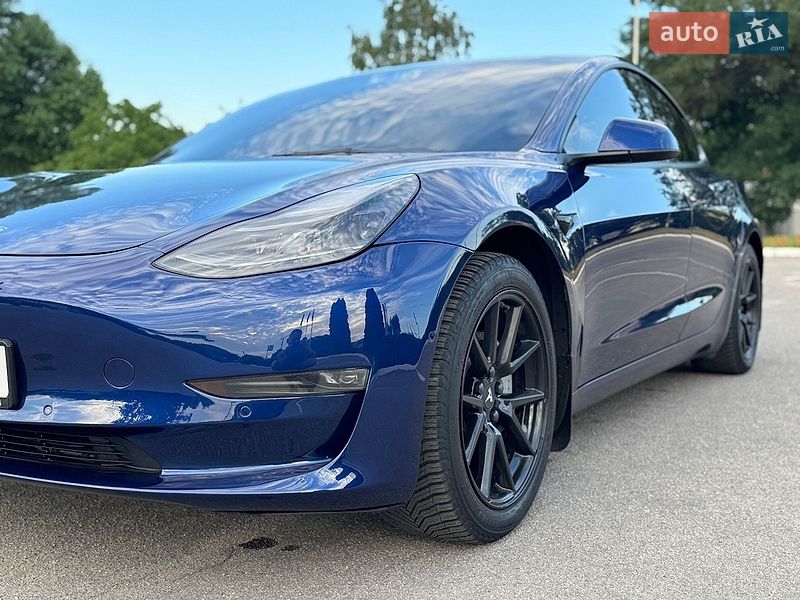 Седан Tesla Model 3 2022 в Кропивницком