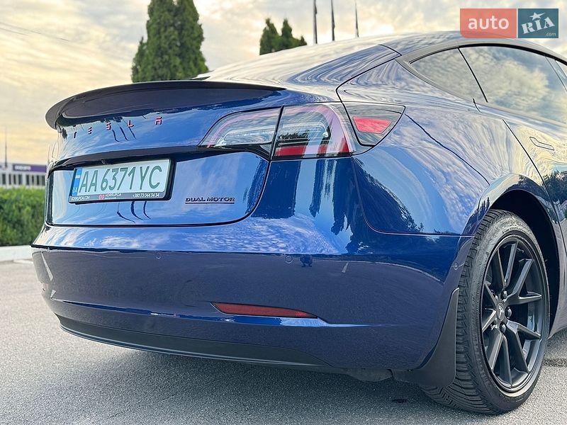 Седан Tesla Model 3 2022 в Кропивницком