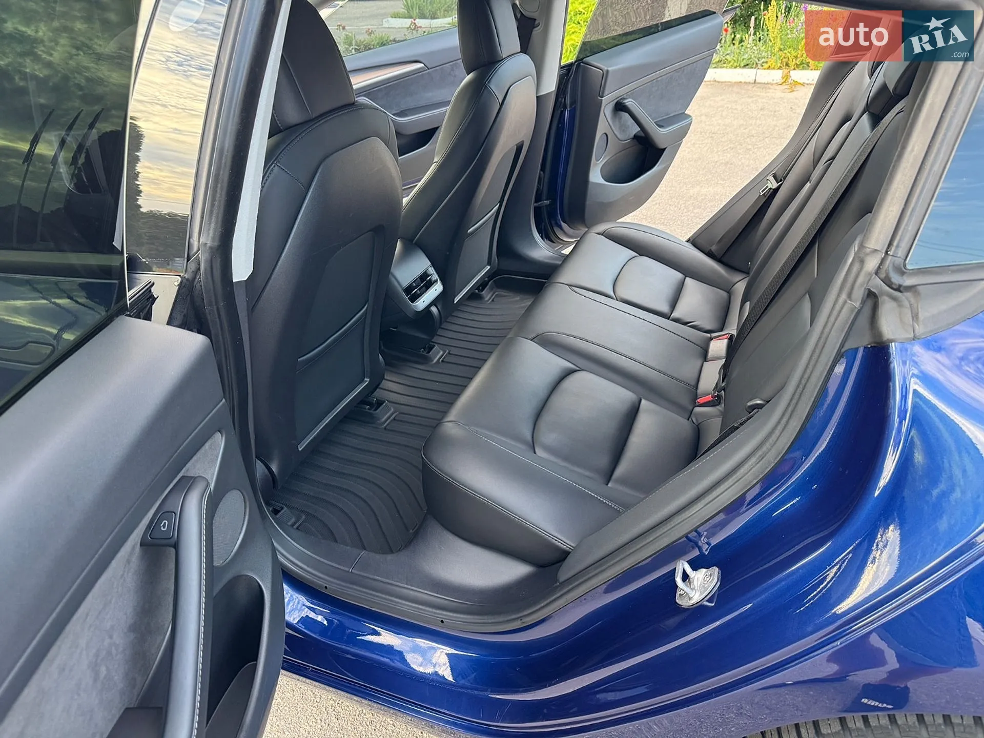 Tesla Model 3 2022 VIN 5YJ3E1EB1NF335677 фото оголошення 33 з 45