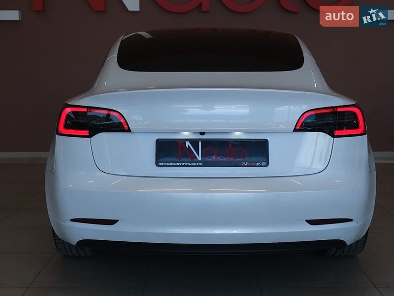 Седан Tesla Model 3 2021 в Одессе