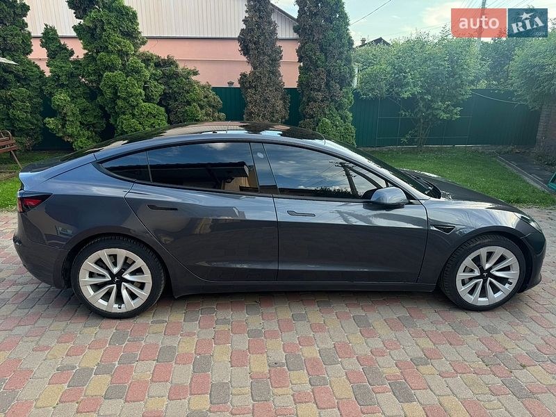 Седан Tesla Model 3 2022 в Киеве