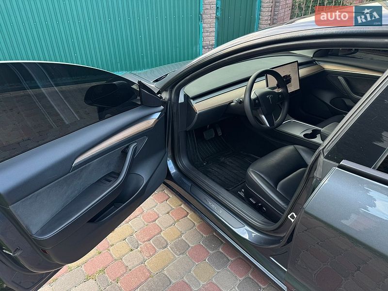 Седан Tesla Model 3 2022 в Киеве
