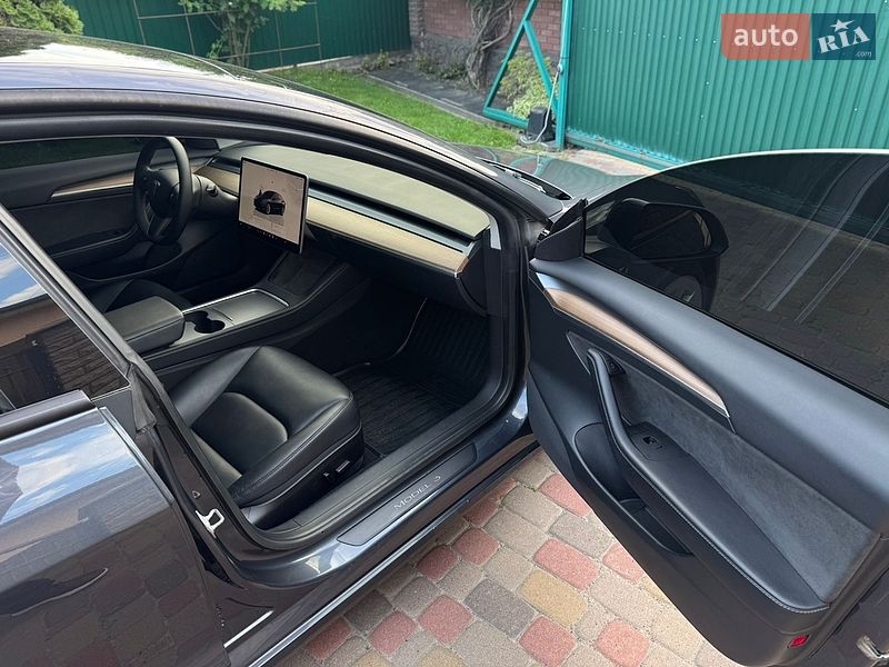 Седан Tesla Model 3 2022 в Киеве