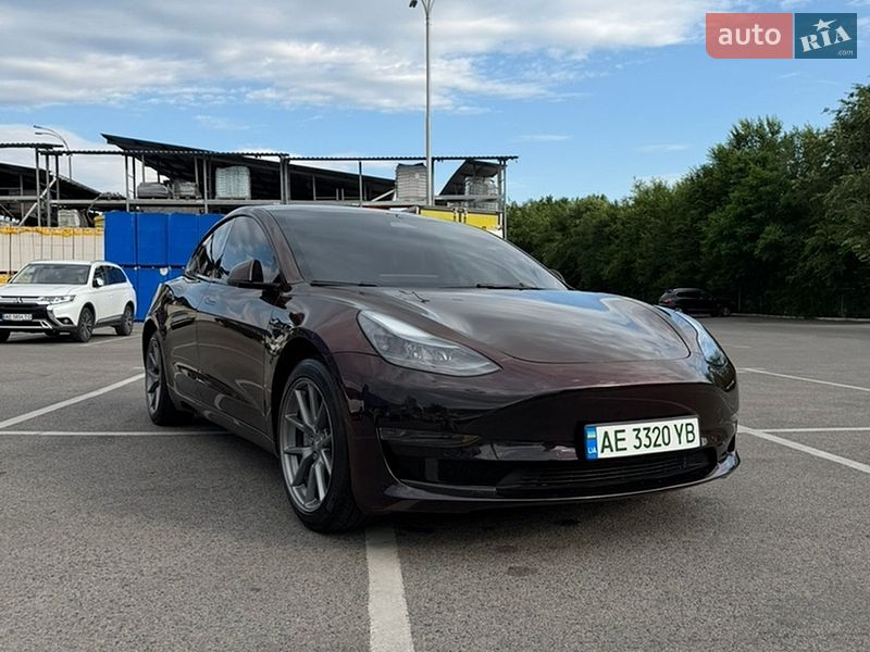 Седан Tesla Model 3 2022 в Днепре