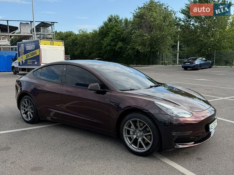 Седан Tesla Model 3 2022 в Днепре