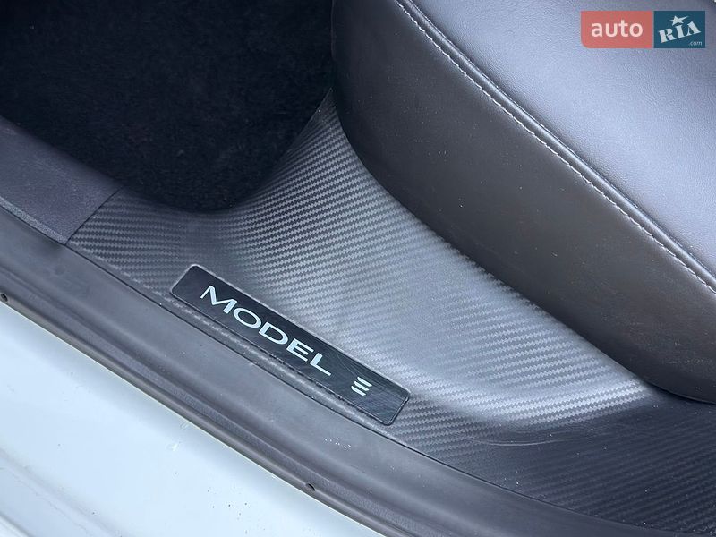 Седан Tesla Model 3 2022 в Киеве