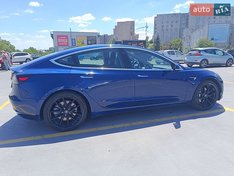 Седан Tesla Model 3 2019 в Тернополі