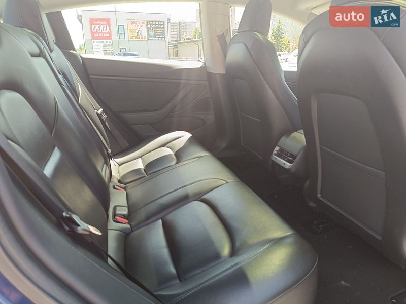 Седан Tesla Model 3 2019 в Тернополі