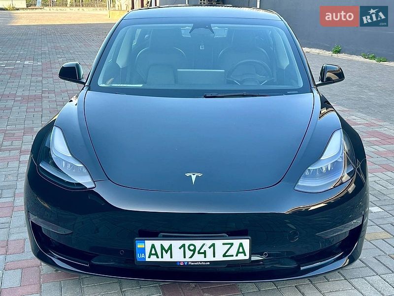 Седан Tesla Model 3 2022 в Житомире