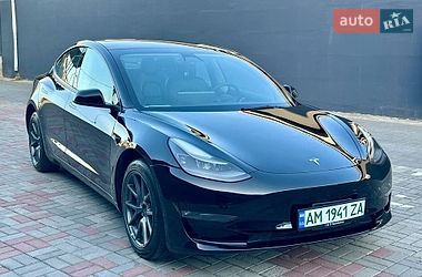 Седан Tesla Model 3 2022 в Житомире