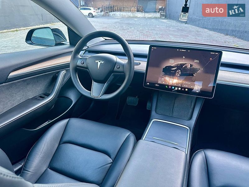 Седан Tesla Model 3 2022 в Житомире