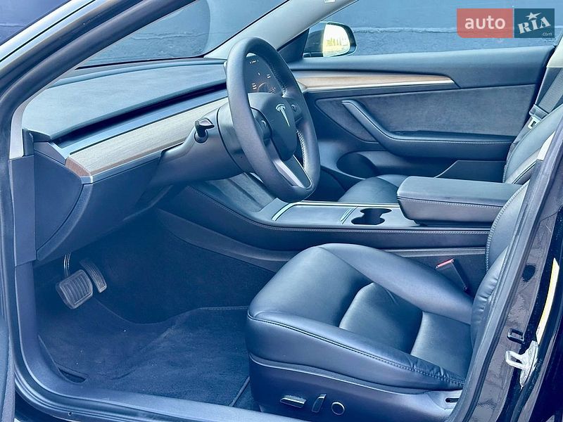 Седан Tesla Model 3 2022 в Житомире