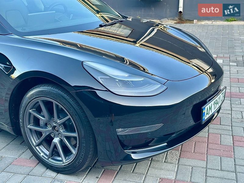 Седан Tesla Model 3 2022 в Житомире