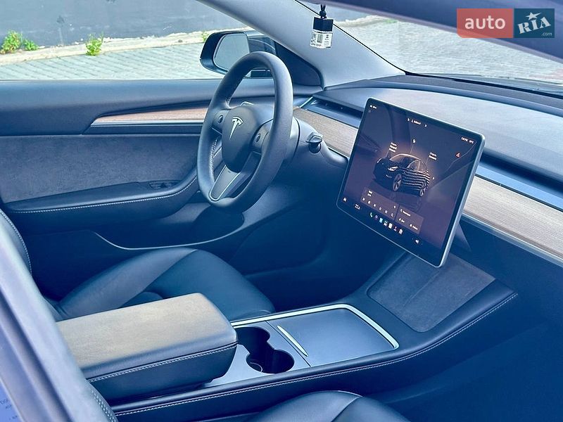 Седан Tesla Model 3 2022 в Житомире