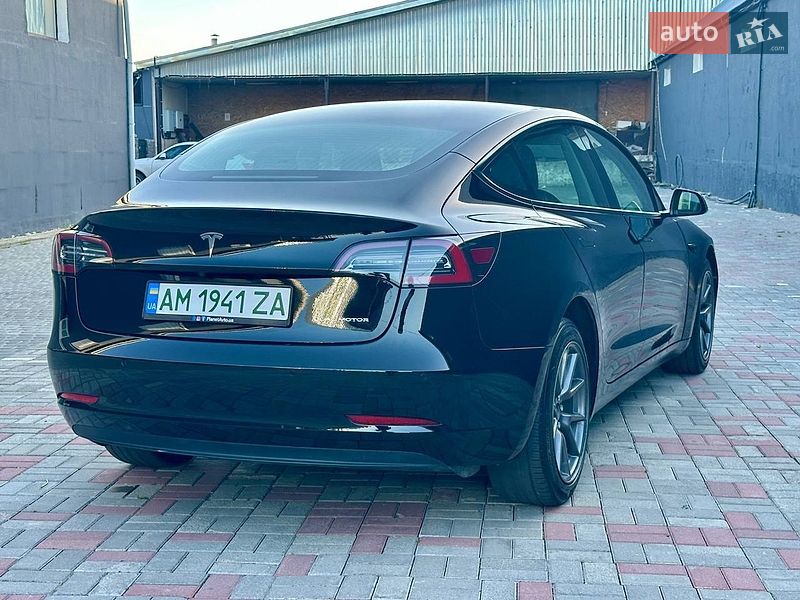 Седан Tesla Model 3 2022 в Житомире