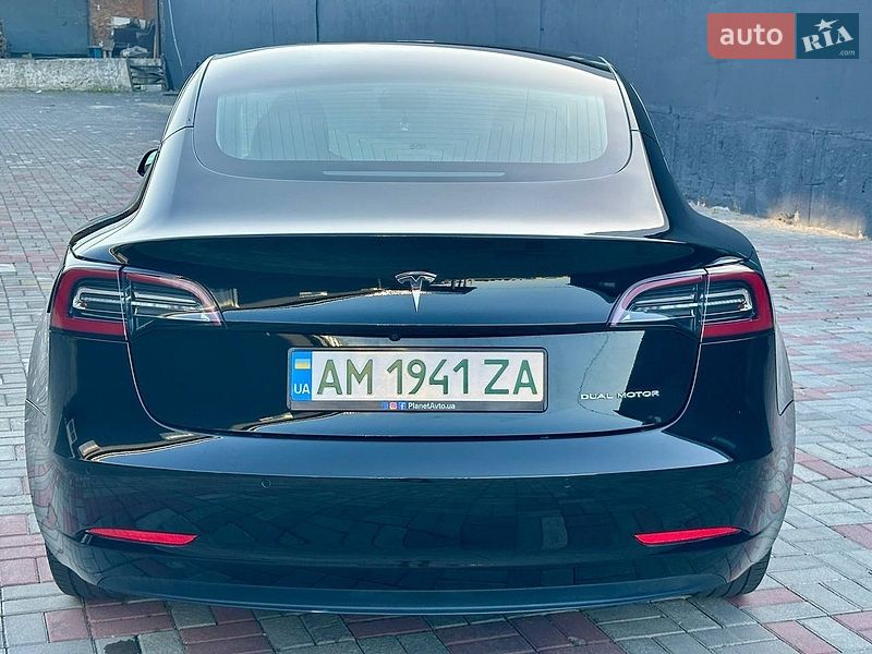 Седан Tesla Model 3 2022 в Житомире