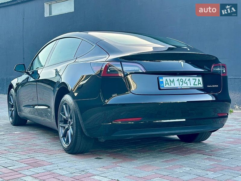 Седан Tesla Model 3 2022 в Житомире