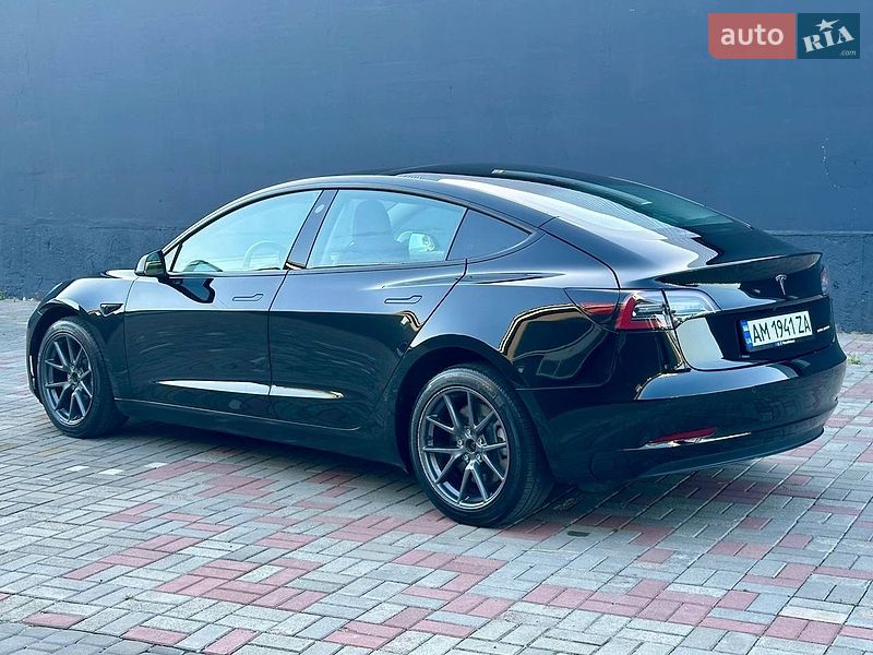 Седан Tesla Model 3 2022 в Житомире