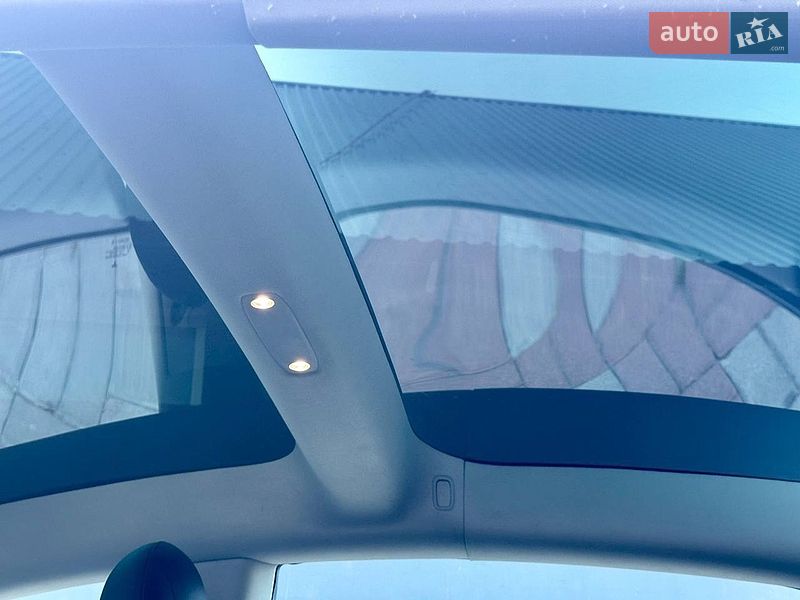 Седан Tesla Model 3 2022 в Житомире
