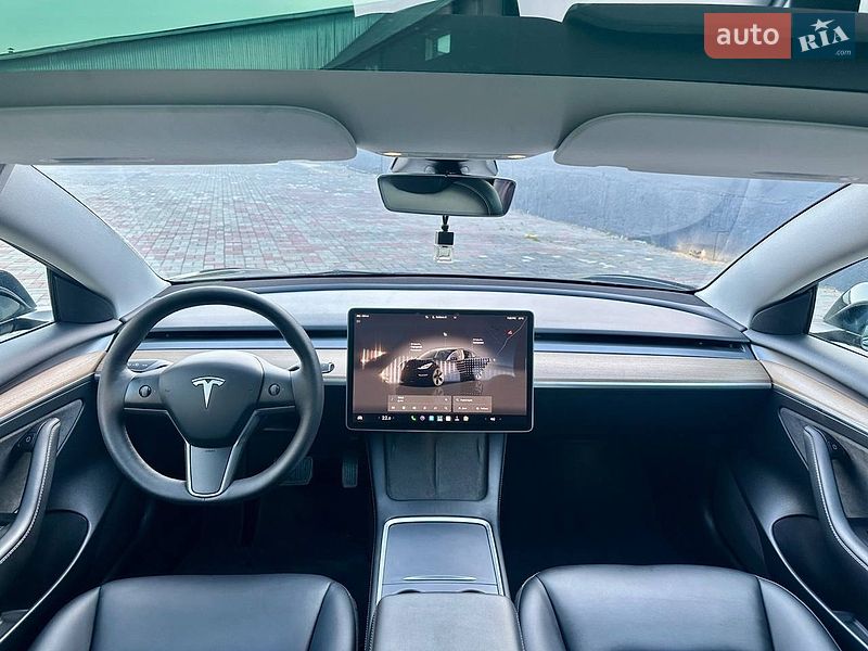 Седан Tesla Model 3 2022 в Житомире