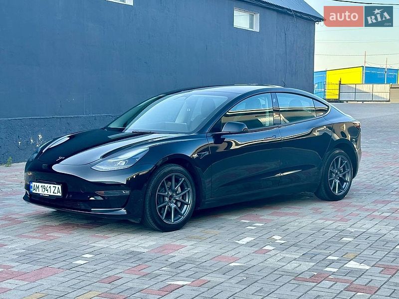 Седан Tesla Model 3 2022 в Житомире